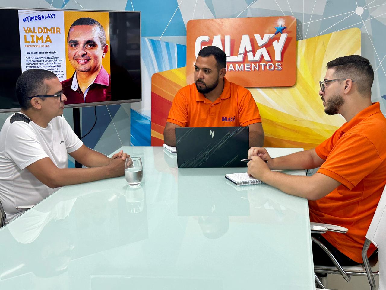 Diretor Executivo Vinicius Evangelista recebe professor Valdimir Lima no Galaxy